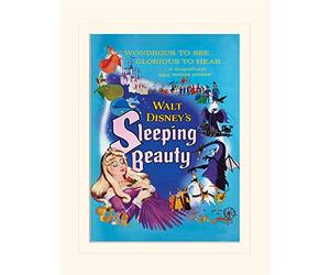 Pyramid International Bella addormentata (Glorious) - Montato Stampa Memorabilia 30 x 40 cm, Carta, Multicolore, 30 x 40 x 1.3 cm