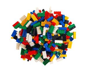Q-Bricks Valigetta Maxi Basic Mix da 750 mattoncini nei sei colori: rosso,blu,giallo,verde, bianco e nero e nei cinque formati base 2X4, 1X4, 2X2, 1X2 e 1X1.