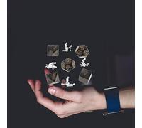 QiKKago ̣ σ Giocare Con I Dadi Di Plastica Nera Ti Porta Nel Meraviglioso Mondo Del Gioco! -T010