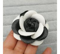 QIUMING 2 Pezzi Spille a Forma di Fiore di Camelia in Tessuto Bianco e Nero per Donna, Spille a Forma di Rosa di Grandi Dimensioni, Accessori per Camicie e Abiti alla Moda