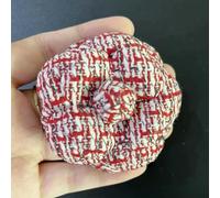 QIUMING Spilla a Forma di Fiore di Camelia da Donna, in Tessuto Floreale Grezzo, Multicolore, Personalizzata, con Fiore sul Petto