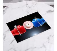 QRFASFZO Set di 6 Tovagliette Americana Plastica Lavabili, antiscivolo, lavabili, in PVC, resistenti al calore,Guantoni da boxe rossi e blu in uno scontro, su sfondo nero, che indica conflitt,45x30cm