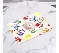 QRFASFZO Set di 6 Tovagliette Americana Plastica Lavabili, antiscivolo, lavabili, in PVC, resistenti al calore,Motivo senza cuciture con impronte di mani color arcobaleno e cuori bianchi su s,45x30cm