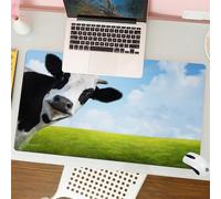 QRFASFZO Tappetino per mouse tappetino da ufficio multifunzione e antiscivolo,per migliorare la precisione e la velocità,Mucca divertente su un prato verde estivo. Sfondo sfocato,80x30 cm