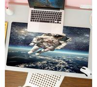 QRFASFZO Tappetino per mouse tappetino da ufficio multifunzione e antiscivolo,per migliorare la precisione e la velocità,Galassia, astronauta che fluttua nello spazio con il pianeta Terra, g,80x30 cm