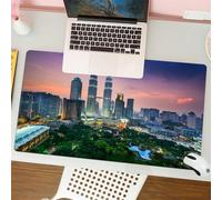 QRFASFZO Tappetino per mouse tappetino da ufficio multifunzione e antiscivolo,per migliorare la precisione e la velocità,Lo skyline di Kuala Lumpur, le iconiche torri gemelle dominano lo sky,80x30 cm