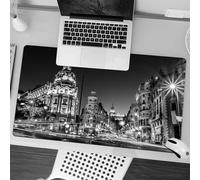 QRFASFZO Tappetino per mouse tappetino da ufficio multifunzione e antiscivolo,per migliorare la precisione e la velocità,Raggi di luce dei semafori sulla Gran Via, la principale via dello sh,80x30 cm