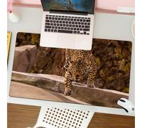 QRFASFZO Tappetino per mouse tappetino da ufficio multifunzione e antiscivolo,per migliorare la precisione e la velocità,Uno spettacolo distintivo di una tigre giaguaro che si avvicina furti,80x30 cm