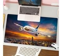 QRFASFZO Tappetino per mouse tappetino da ufficio multifunzione e antiscivolo,per migliorare la precisione e la velocità,Aereo per il trasporto che vola sopra la città di notte sullo sfondo,80x30 cm