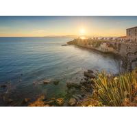 Quadro su tela 90 x 60 cm: Piombino, vista su Piazza Bovio e sul faro al tramonto, Isola d'Elba sullo sfondo e un po' di vegetazione nel (244266610)