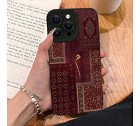 Questa custodia per telefono presenta un motivo a patchwork di tappeto adornato con calligrafia araba dorata, progettata con un tema lussuoso e resistente agli urti, bella e carina, che protegge effic