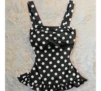 Questa dolce e adorabile canotta crop top casual aderente in stile fiabesco Y2K per donna presenta pois e un carino fiocco. È uno stile dolce e innocente, perfetto come regalo per un'amica o per l'uso