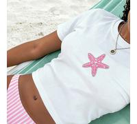 Questa maglietta bianca a maniche corte, caratterizzata da intricati ricami a forma di stella marina e perle finte, è un must-have per l'estate. Una t-shirt perfetta per le vacanze estive in spiaggia,