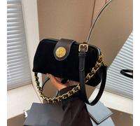 Questa nuova borsa quadrata classica e alla moda per donna presenta elementi in metallo, cinghie per la spalla uniche e decorazioni a pendente, oltre a una tracolla lunga e regolabile. È perfetta per 