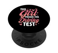 Questa ragazza ha superato la progettazione del test di guida PopSockets PopGrip Adesivo