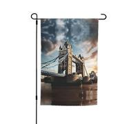 Questa storica bandiera da giardino con stampa Old Tower Bridge Londra accoglie gli ospiti a casa tua con un pezzo unico. Perfetto per patio, veranda o terrazza e offre affascinanti espressioni