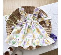 Questo abito a canottiera, con un design a quadri rosa e bianco, è abbinato a una deliziosa stampa a fragola per un'atmosfera fresca e naturale. La spalla dell'abito è decorata con volant, che interpr