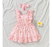 Questo abito a canottiera, con un design a quadri rosa e bianco, è abbinato a una deliziosa stampa a fragola per un'atmosfera fresca e naturale. La spalla dell'abito è decorata con volant, che interpr