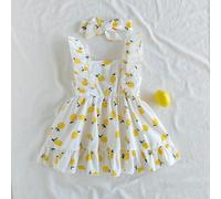 Questo abito a canottiera, con un design a quadri rosa e bianco, è abbinato a una deliziosa stampa a fragole per un'atmosfera fresca e naturale. La spalla dell'abito è decorata con volant, che interpr