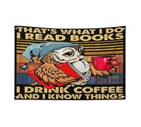Questo è ciò che faccio, leggo libri, bevo caffè e so cose. Bandiera gufo, 3x5 piedi, striscione da giardino con 4 fori, decorazione per interni ed esterni.