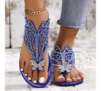 Questo è un paio di ciabatte da donna piatte, con uno stile piuttosto raffinato e lussuoso. Sulla parte superiore delle scarpe ci sono motivi traforati e molti cristalli sono incastonati in essi. C'è 