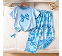 Questo elegante e dolce pigiama estivo a 2 pezzi è progettato per ragazze alla moda, composto da una camicia a maniche corte con stampa a fiocco e pantaloni lunghi con motivo a fiocco colorato, creand