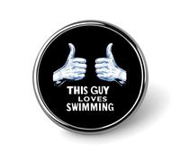 Questo ragazzo ama nuotare, distintivo rotondo in metallo con motivo stampato, distintivo personalizzato da 1 pollice