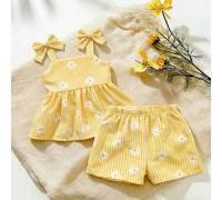 Questo set di due pezzi composto da un top halter giallo e pantaloncini di jeans in vita alta con tasche è dolce, carino e versatile per la primavera e l'estate. Il tessuto intrecciato ha uno spessore