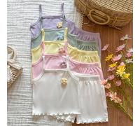 Questo set estivo da ragazza, multicolore, semplice, casual, confortevole e versatile, dallo stile dolce e giovanile, presenta una decorazione floreale tridimensionale con bordo in fungo nero, un top 