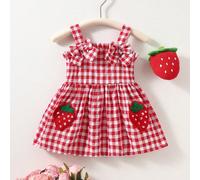 Questo vestito per neonata presenta un motivo a quadri rosso e bianco, impreziosito da un fiocco e ricami a fragola. Ha una completa di bottoni sulla schiena per facilitare la vestizione e la svestizi