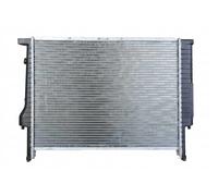 Radiatore Alette di raffreddamento saldate 58117 NRF per BMW 3 Coupé 3 Cabriolet