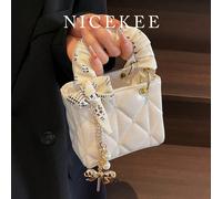 Raffinata mini borsa di alta qualità in seta lavorata, di e delicata, ideale per la primavera-estate, borsa da principessa Diana con ricamo di cuori e diamanti, borsa a tracolla alla moda con pendente