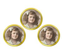 Ragazza Tedesca Giovane E Carina Con Marcatori Di Palla Da Golf