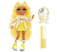 Rainbow High Jr. High - Sunny Madison - Bambola alla Moda Gialla da 23cm con Vestito e Accessori - Include Zainetto Apri e Chiudi - da Collezionare o Regalare - età: dai 6 Anni in su