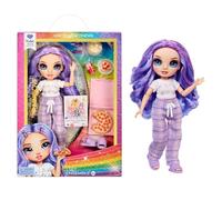 Rainbow High Junior High PJ Party - Violet (viola) - Bambola snodata da 22 cm con morbida tutina, pantofole e accessori da gioco - Età 4-12