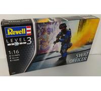 Revell 1/16 SWAT Officer Model Kit Plastica