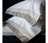 Ricami fiorentini Lenzuolo sopra + federe (sotto escluso) “Krizia” Cotone 100% con Doppia Balza Laterale in Raso di Cotone. su Richiesta Qualsiasi Colore e Misura. Prodotto Artigianale Toscano