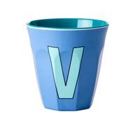 RICE DK - Tazza in melamina media, colore: Blu polveroso con lettera V