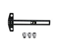 Righello quadrato a T rivestito nero o rosso e righello di valutazione per layout accurati durante la costruzione e i progetti artigianali. Piazza carpentiere professionale