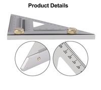 Righello triangolare con scala incisa per misure accurate per la lavorazione del