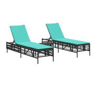 Roanoer 2 lettini prendisole con tavolo, in polyrattan, colore nero | Set da 3 pezzi per giardino e terrazzo: due lettini da giardino regolabili con cuscino e un tavolino.