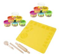 roba x Play-Doh Set di Gioco - Tappetino 3D Extra Grande 3D con 12 Barattoli di Pasta da Modellare, strumenti in legno FSC - Educativamente Prezioso - dai 3 Anni in Su