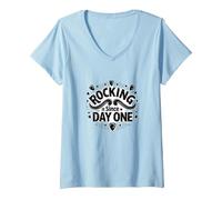 Rocking It Since Day One Retro Music Lovers Citazione Maglietta con Collo a V, Donna, Celeste, S