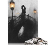 Rompecabezas romántico de beso en un puente con luz de carbón y linterna para adultos, 1000 piezas, decoración del hogar, 38 x 26 cm (1000 piezas)