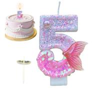 rosa della torta delle di compleanno con le decorazioni della coda