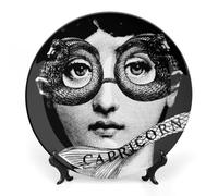 ROTOOY Piatto Lina Cavalieri, Piatto Decorativo da Parete, Decorazione da Appendere alla Parete con Piastra Facciale Misteriosa, Staffa Inclusa E Gancio A Molla Speciale,Capricorn,10inch