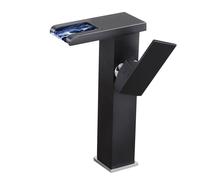 Rubinetti LED Smart Technology con design unico a cascata per bagni moderni