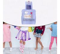 Ruoli in costume da robot che gioca abiti eleganti per la festa dello