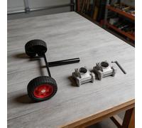 Ruota per decespugliatore per alberi da 26 mm e 28 mm, sedile fisso in plastica resistente, converte il mangiatore in decespugliatore a ruote per una cura del prato senza sforzo