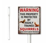 Rustic Warning This Property is Protected by Highly Trained Squirrel Targa in metallo - Divertente cartello con scoiattolo con paletto, avviso di cautela proprietà privata all'aperto targa in metallo